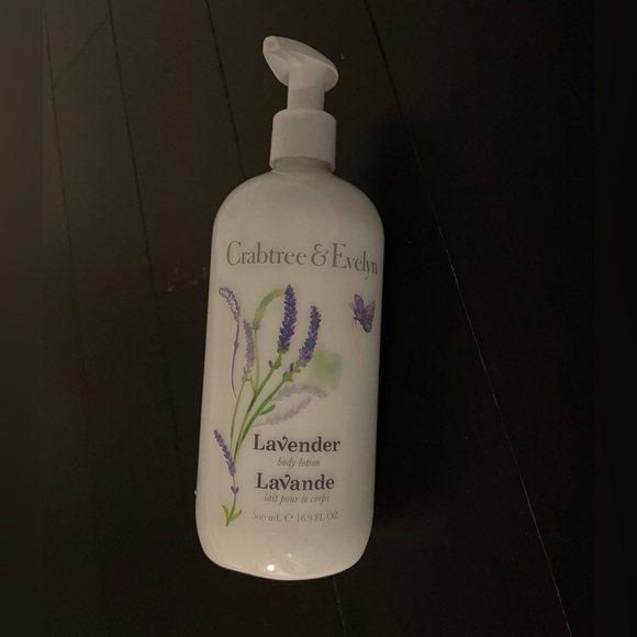 NWT Crabtree & Evelyn Lavender Lotion 16.9 oz Beauty and Makeup Floral Scent - Picture 1 of 2